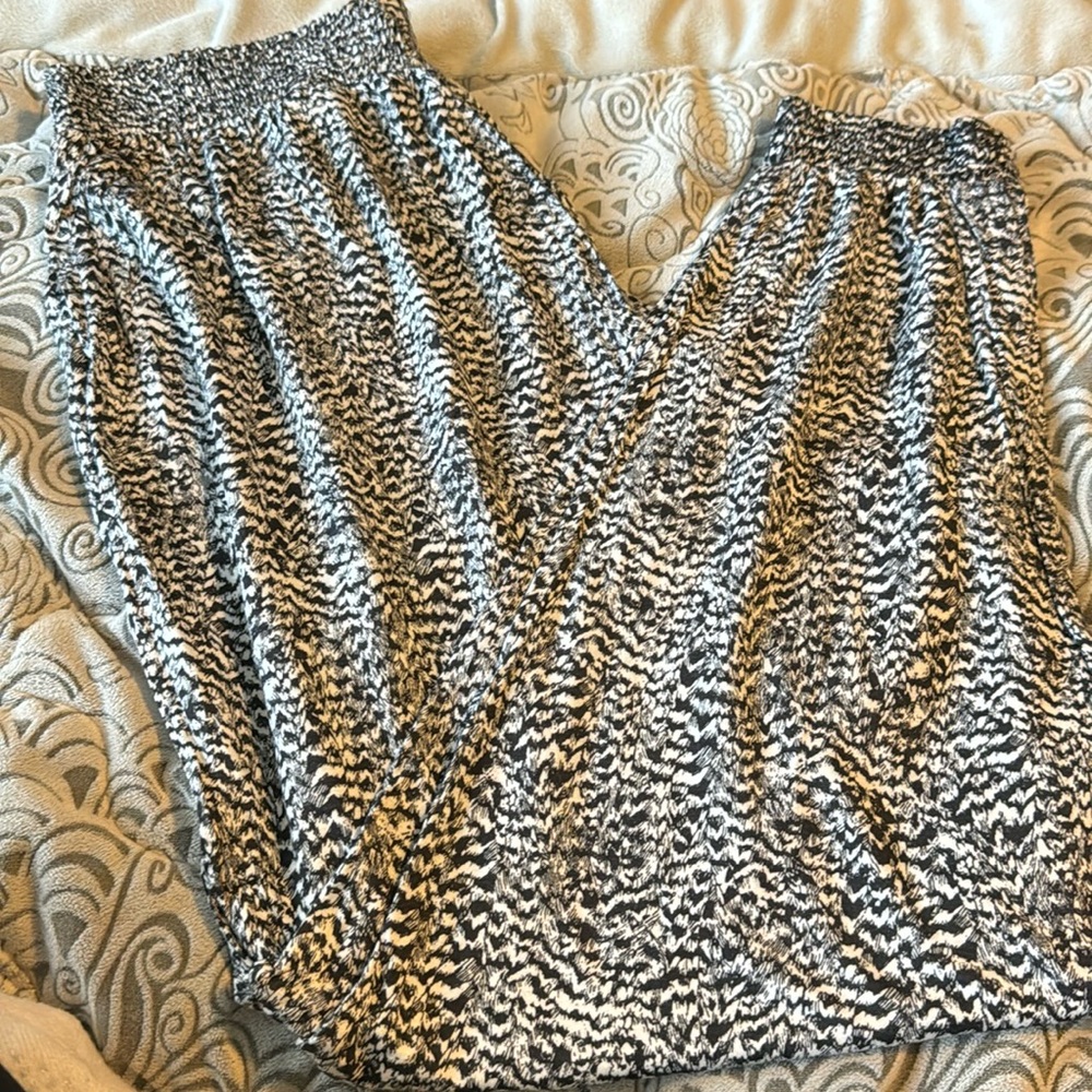 NWT H&M PANTS - WOMENS MEDIUM
